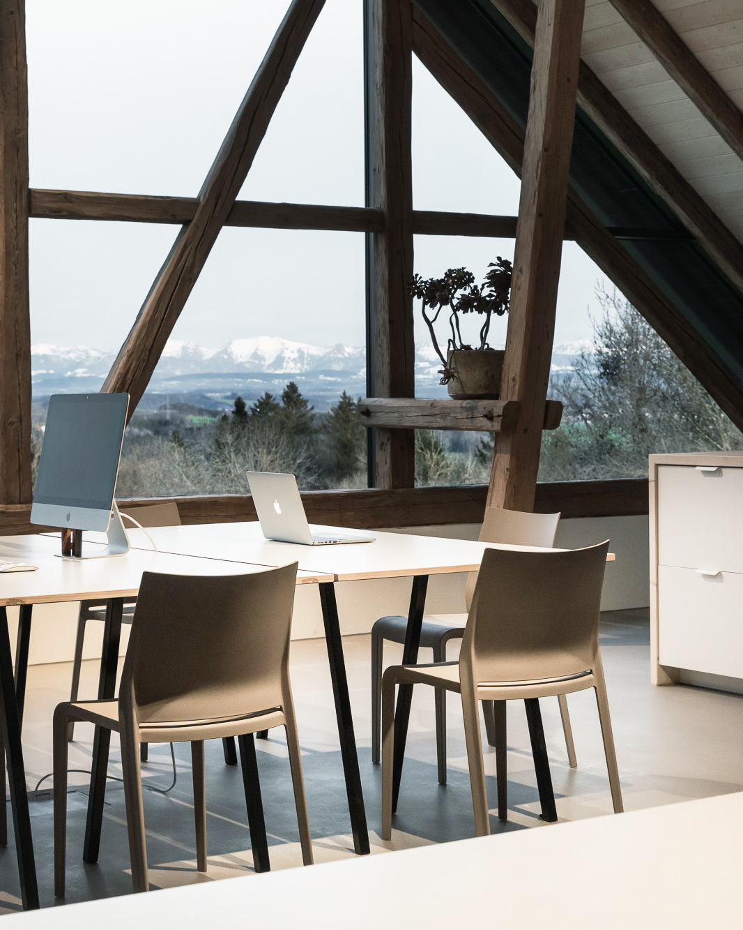 Arbeitsplätze im Studio Berge mit Blick auf die Berge